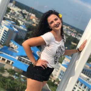 Meet your Posher, Lauren